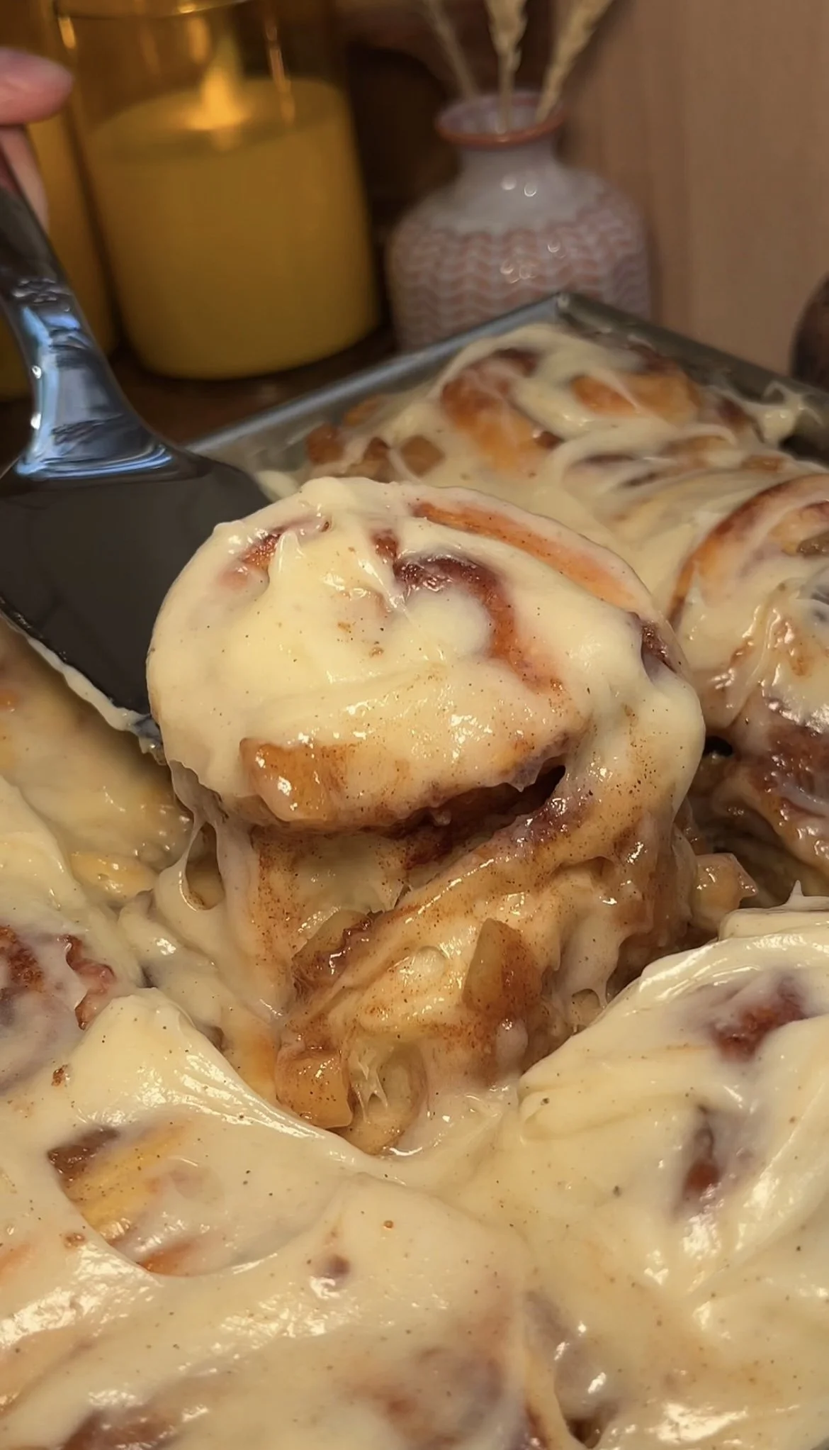  These rolls are more than just a dessert; they're a celebration of the season's bounty. They take the comforting elements of a classic apple pie and make them even more indulgent with a generous swirl of cinnamon and a creamy frosting. The combination of textures—a fluffy roll, a soft apple filling, and a smooth cream cheese icing—is pure perfection. With every bite, you get a taste of everything you love about fall, making it a truly unforgettable and quintessential autumn treat. 